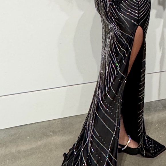 Rachel Allen  Gown/Formal   Black/silver crystals Size 2 - Picture 11 of 17